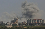 Siyonist Rejim ordusunun Refah'ta bir evi bombalaması sonucu 4 Filistinli hayatını kaybetti