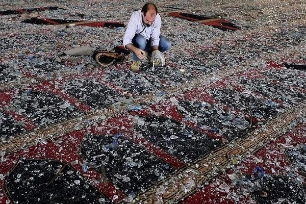 بالفيديو... لبنانيون ينظفون مسجد 