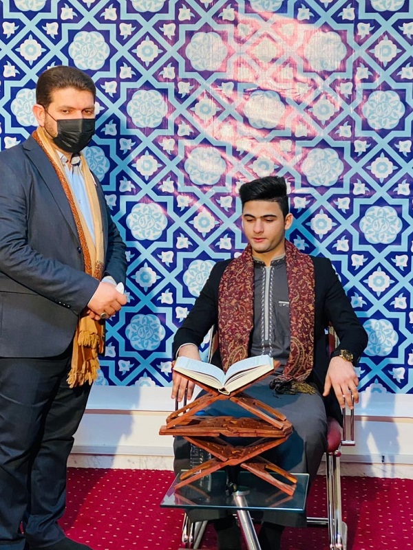 ممثل العراق يؤدي دوره بالتلاوة لمسابقات إیران القرآنية الخاصة بطلبة المدراس