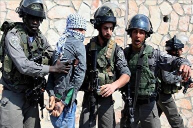 Zionist Forces Detain At Least 20 Palestinians in West Bank, Al-Quds