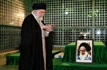 Leader Visits Imam Khomeini’s Mausoleum Ahead of Islamic Revolution Anniversary