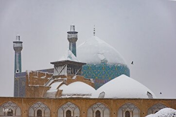 Autumn Snowfall Transforms Isfahan into A Winter Canvas