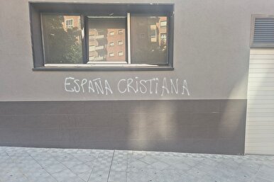 Spain: Pamplona Mosque Targeted with Anti-Muslim Graffiti