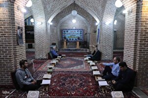 Sesión especializada de recitación del Corán en una hermosa y antigua mezquita de Tabriz
