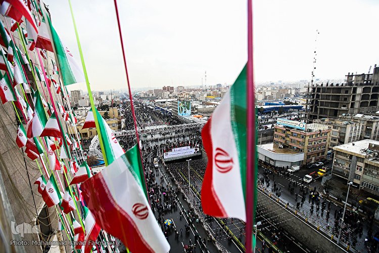 به وقت چهل سالگی؛ تهران، خیابان آزادی