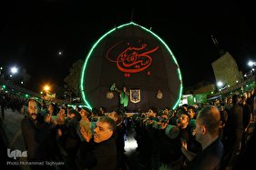 ⁨نخل‌برداری یزدی‌های مقیم کرج در شب عاشورا