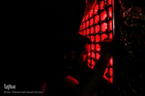 شام غریبان در حرم مولا حسین(ع)