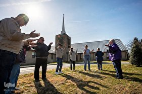 دستِ دعای جهانیان برای دفع کرونا