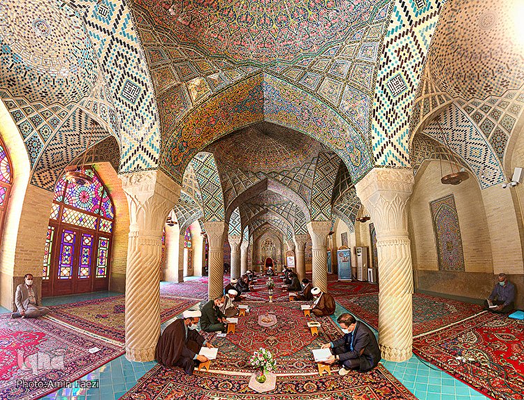 جلسات جزءخوانی و تفسیر قرآن در مسجد نصیرالملک شیراز