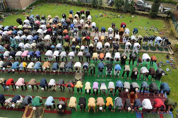 اقامه نماز عید فطر در مساجد کشمیر با رعایت اصول بهداشتی + عکس