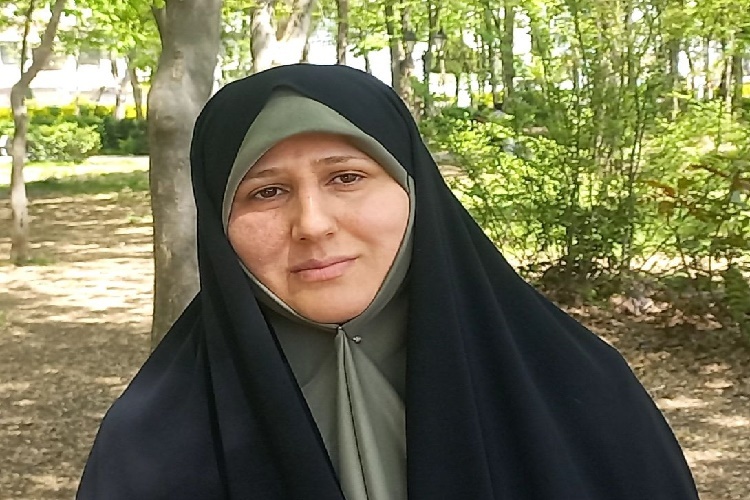 سمیه اقدامی دبیر کمیته زنان دفاع مقدس گیلان سمیه اقدامی دبیر کمیته زنان دفاع مقدس گیلان