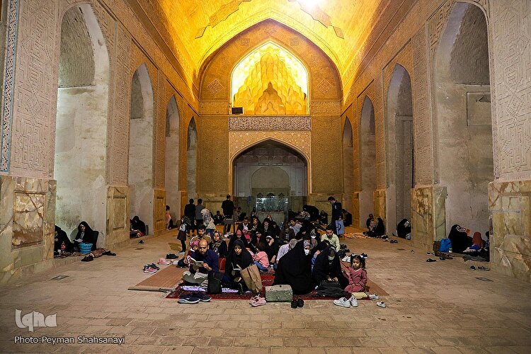 قرار بندگی؛ مناجات در مسجد جامع اصفهان