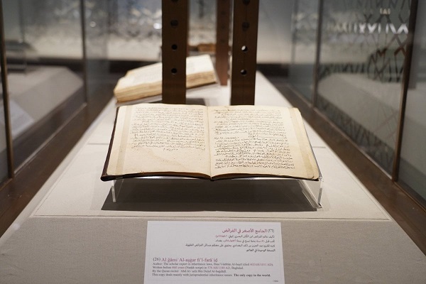 نمایش نسخ خطی نادر از قرآن کریم در نمایشگاه اسفار