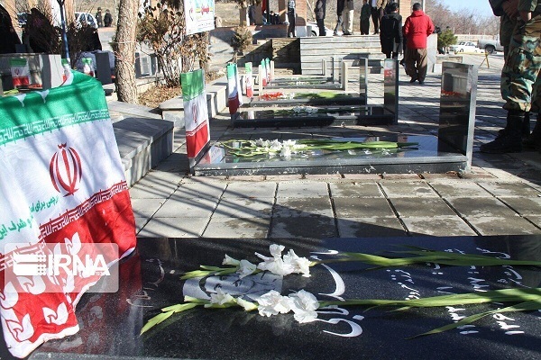 مادر شهیدان اعتصامی پر کشید