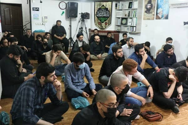 حضرت زینب(س) قهرمان و حماسهساز عرصههای مختلف بعد از عاشورا است حضرت زینب(س) قهرمان و حماسهساز عرصههای مختلف بعد از عاشورا است