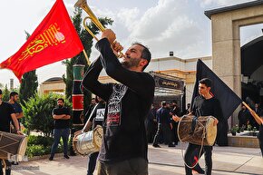 آیین برافراشتن پرچم حسینی بر فراز بلندترین سکوی پرچم ایران