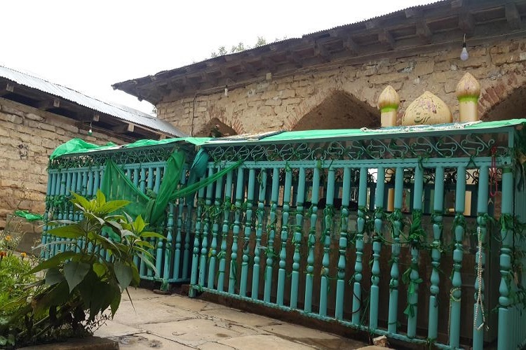 بقعه متبرکه سرتربت املش