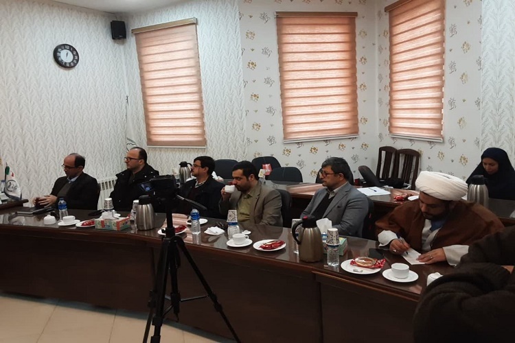 نشست نقد و بررسی کتاب «دانش در مصاف» در گیلان برگزار شد