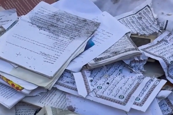 جمع‌آوری قرآن‌های آغشته به خون در مسجد دیرالبلح غزه + فیلم