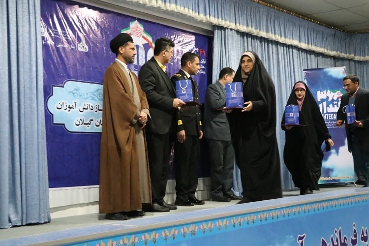 تجلیل از مقام آوران قرآنی