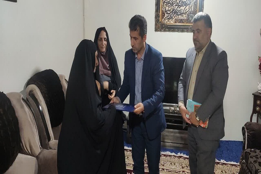 تقدیر از مادر شهید