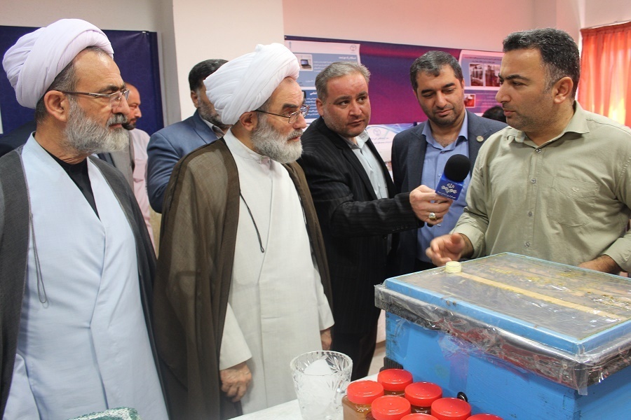 بازدید آیت الله فلاحتی از نمایشگاه