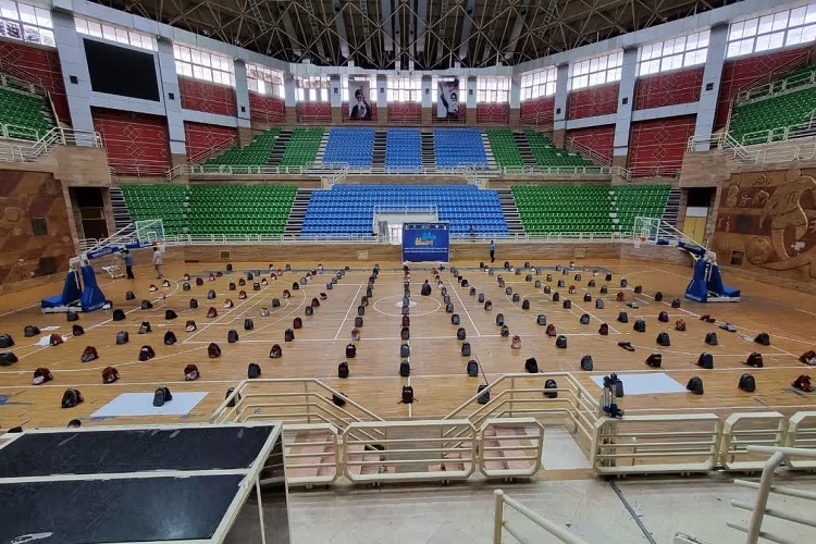 توزیع لوازم التحریر بین دانش آموزان نیازمند