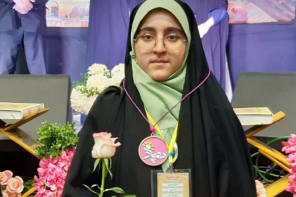 رقیه کیمیاجو دانش‌آموز پایه نهم مدرسه امام رضا(ع) لاهیجان