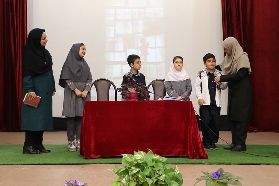 انس‌ با کتاب نقش مؤثری در پیشگیری از آسیب‌های اجتماعی دارد