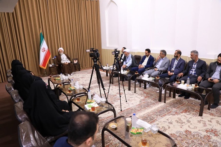 دیدار نماینده ولی فقیه گیلان با مدیرکل کتابخانه های استان دیدار نماینده ولی فقیه گیلان با مدیرکل کتابخانه های استان