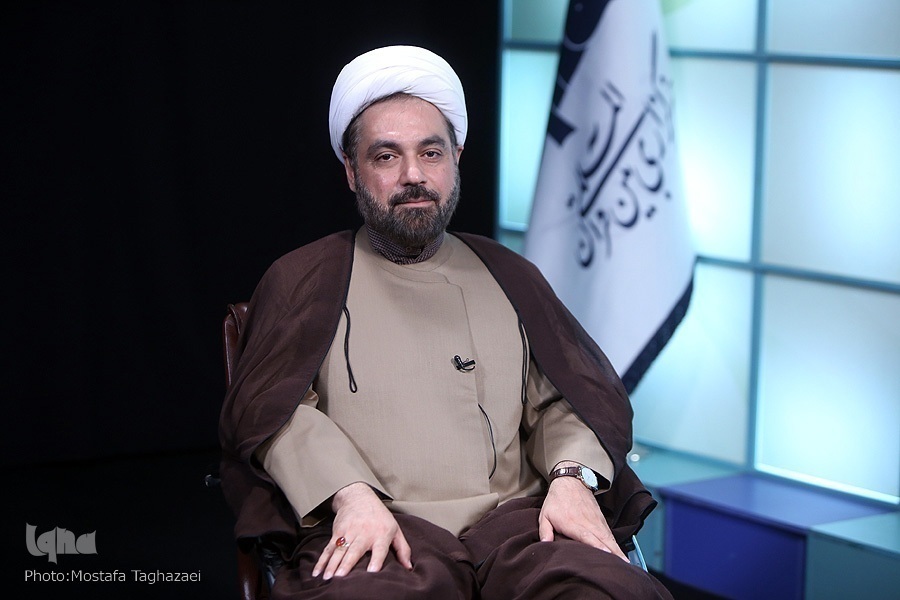 اخذ مالیات برای تأمین هزینه‌های چسبنده دولت ضروری است