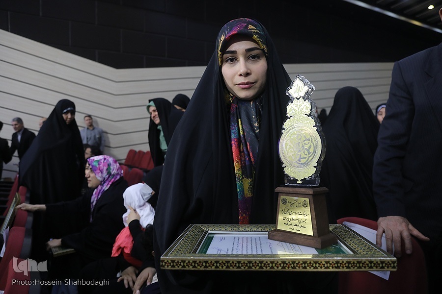 عاطفه ناصح رتبه اول مسابقات قرائت کشور عاطفه ناصح رتبه اول مسابقات قرائت کشور