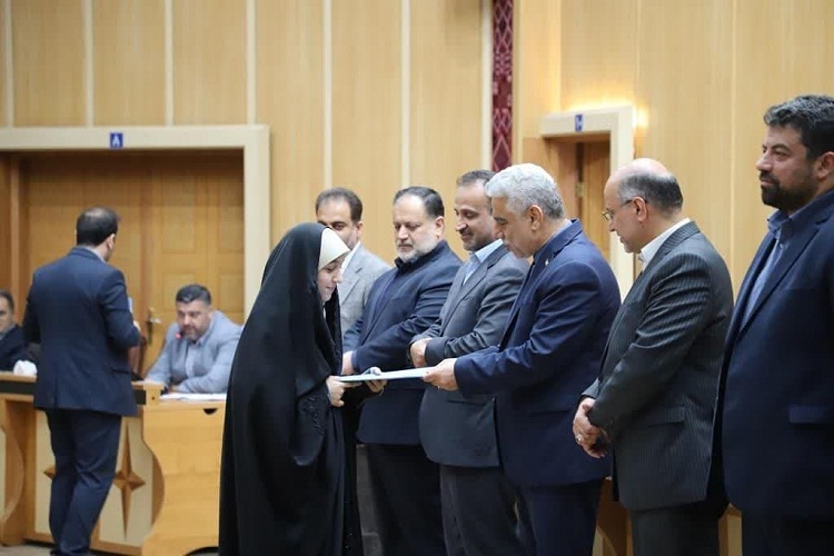 تجلیل از نام آوران قرآنی گیلان تجلیل از نام آوران قرآنی گیلان