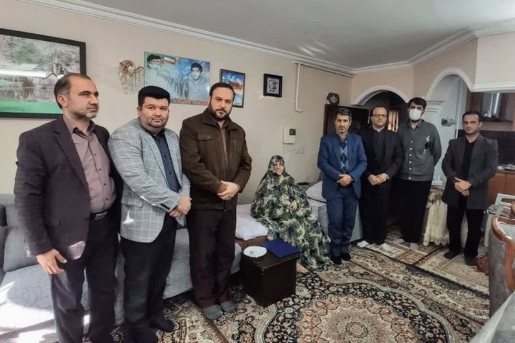 دیدار جهادگران جهاددانشگاهی گیلان با خانواده شهید شفائیه در رشت دیدار جهادگران جهاددانشگاهی گیلان با خانواده شهید شفائیه در رشت