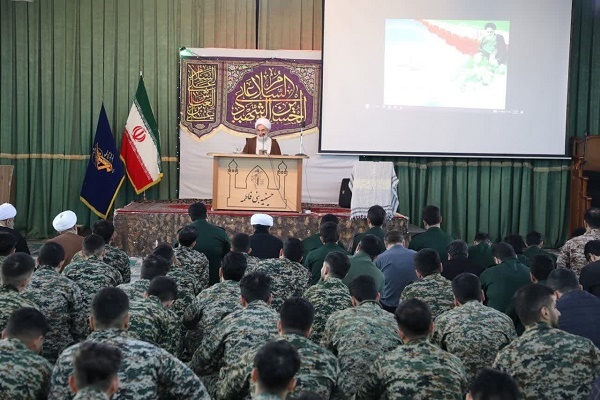 پاسداران مدافعان حریم اسلام و انقلاب هستند