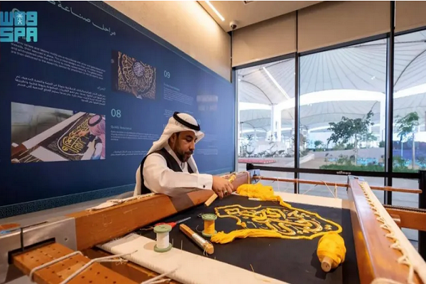 نمایش پرده کعبه در دوسالانه هنرهای اسلامی عربستان + فیلم