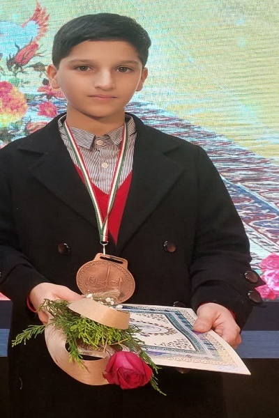 آیات نورانی وحی راه سعادت را نشان می‌دهد