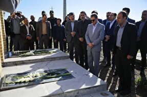 ادای احترام استاندار به مقام شامخ شهدای خسروآباد