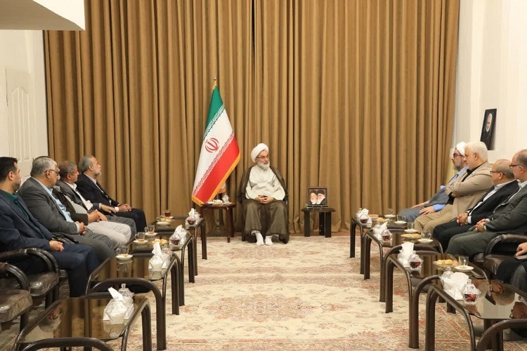 دیدار کارکنان حجت استان با آیت الله فلاحتی دیدار کارکنان حجت استان با آیت الله فلاحتی