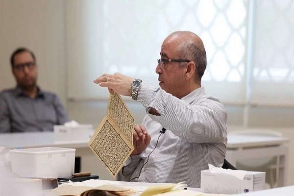 آموزش علمی مرمت نسخ خطی در مجمع قرآن کریم شارجه + فیلم و عکس