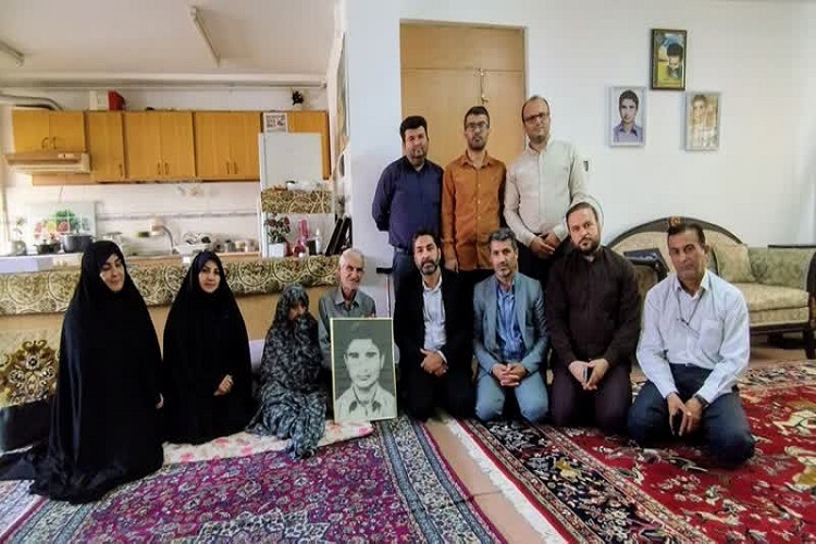 دیدار جهادگران گیلان با خانواده شهید مهرداد حمزه رفعتی دیدار جهادگران گیلان با خانواده شهید مهرداد حمزه رفعتی