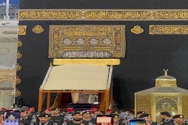 درب کعبه برای آیین معطرسازی گشوده شد + فیلم