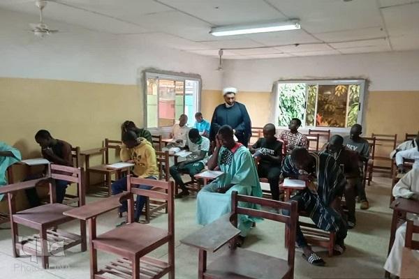 آزمون پذیرش طلاب نمایندگی المصطفی در ساحل عاج برگزار شد + عکس