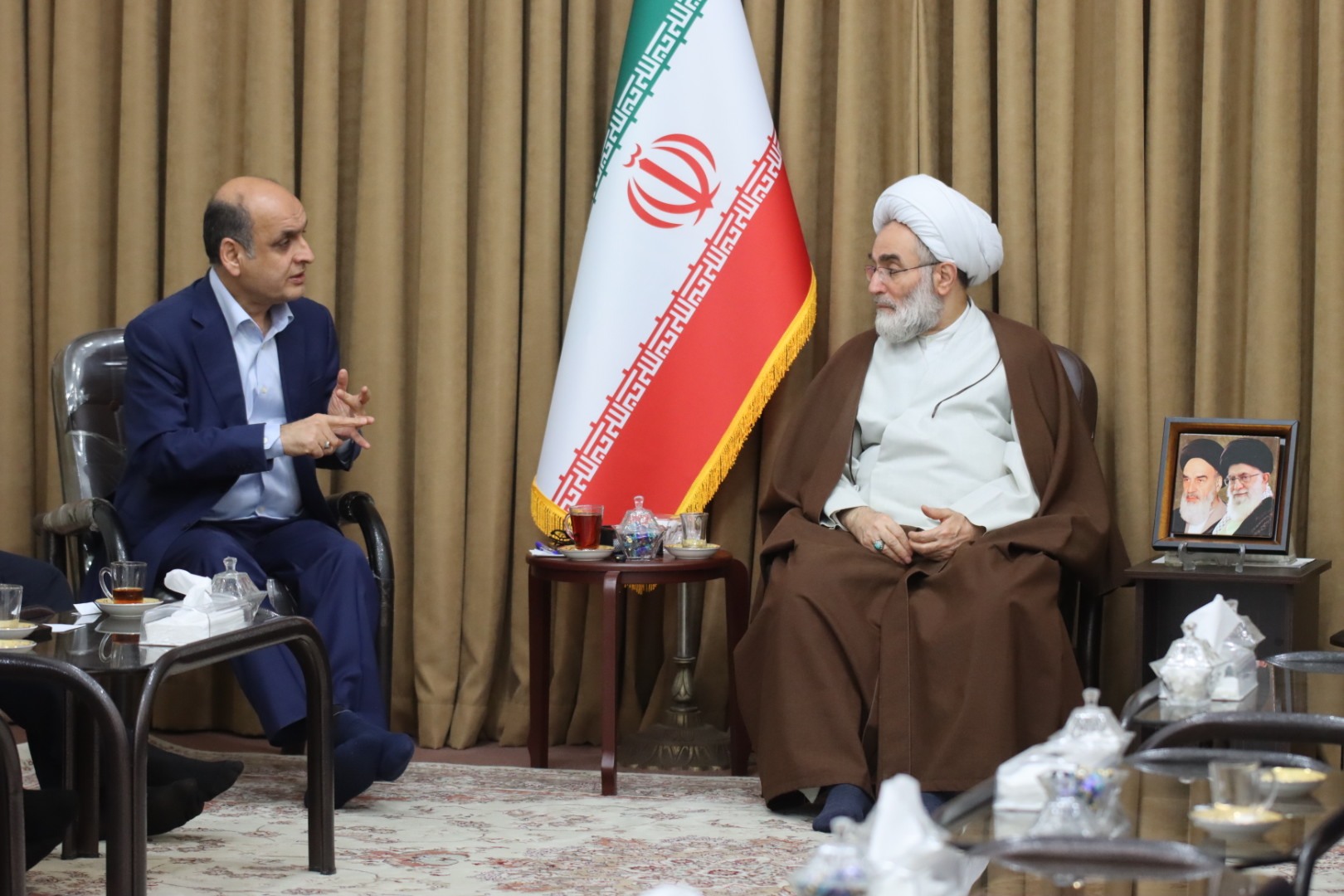 هادی حق شناس استاندار گیلان هادی حق شناس استاندار گیلان