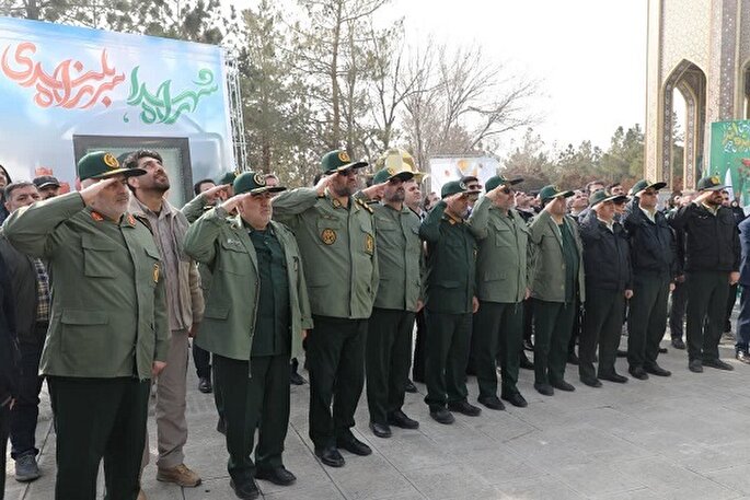 پرچم سومین کنگره ملی گرامیداشت ۱۲ هزار شهید آذربایجان‌غربی برافراشته شد