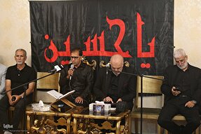 هم‌نوایی قرآنیان در سوگ‌نشینی با حضور ویژه پرچم حرم امام حسین(ع) + عکس