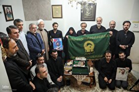 حضور جامعه قرآنی در منزل شهید احسان ذاکری