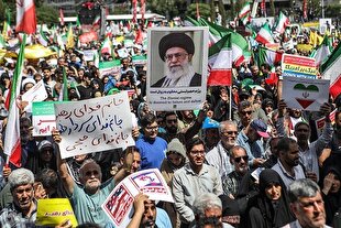 ملت ایران بر قله استقلال و پرچم همیشه برافراشته خواهد بود