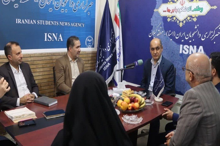 با افتخار خودم را از خانواده جهاددانشگاهی می دانم با افتخار خودم را از خانواده جهاددانشگاهی می دانم