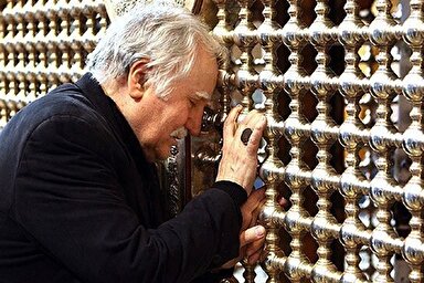 فیلم | ارادت جاودانه فرشچیان به امام حسین(ع) در مسیر پیاده‌روی اربعین